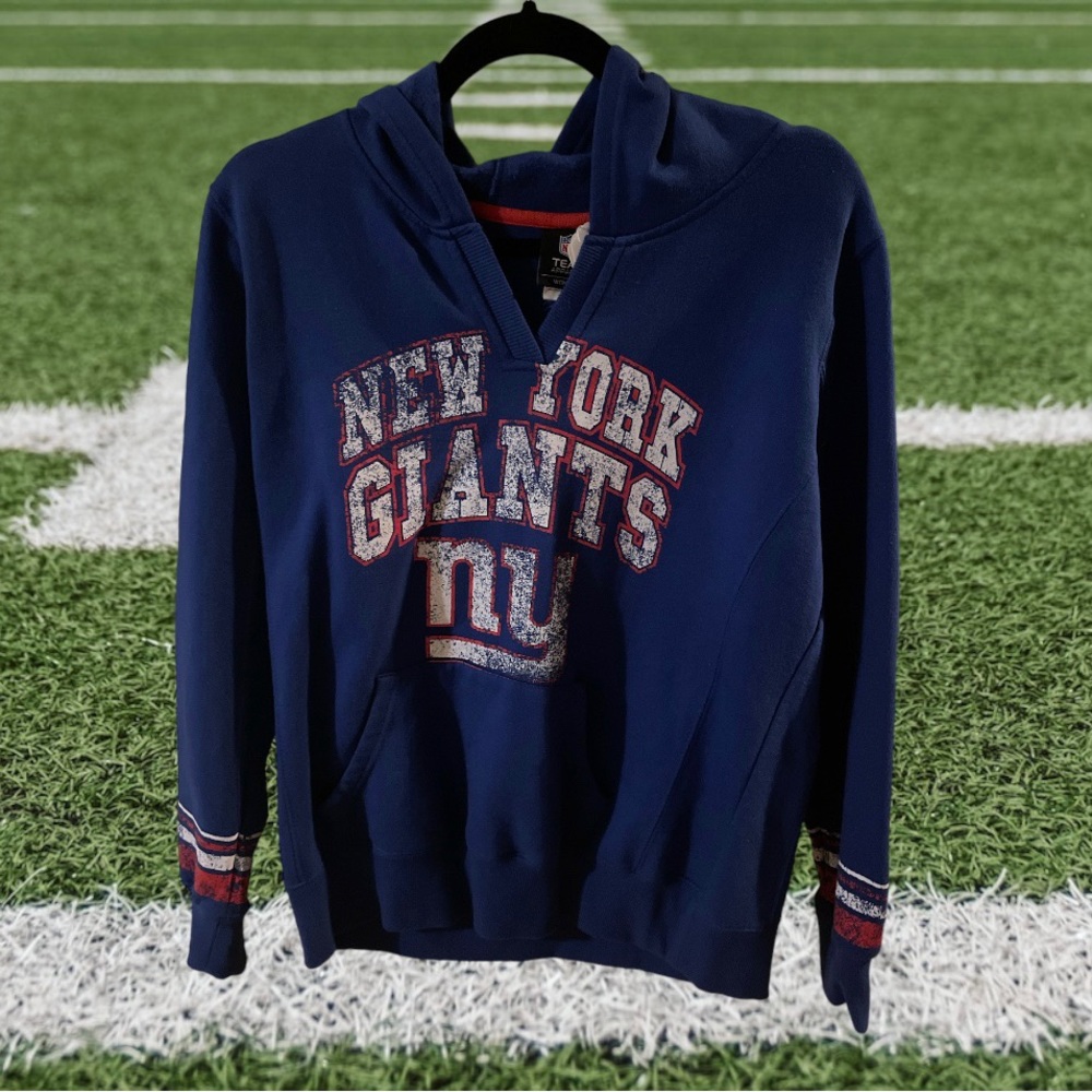 NFL early 2000s women’s New York Giants hoodie! Size large, great for game day!